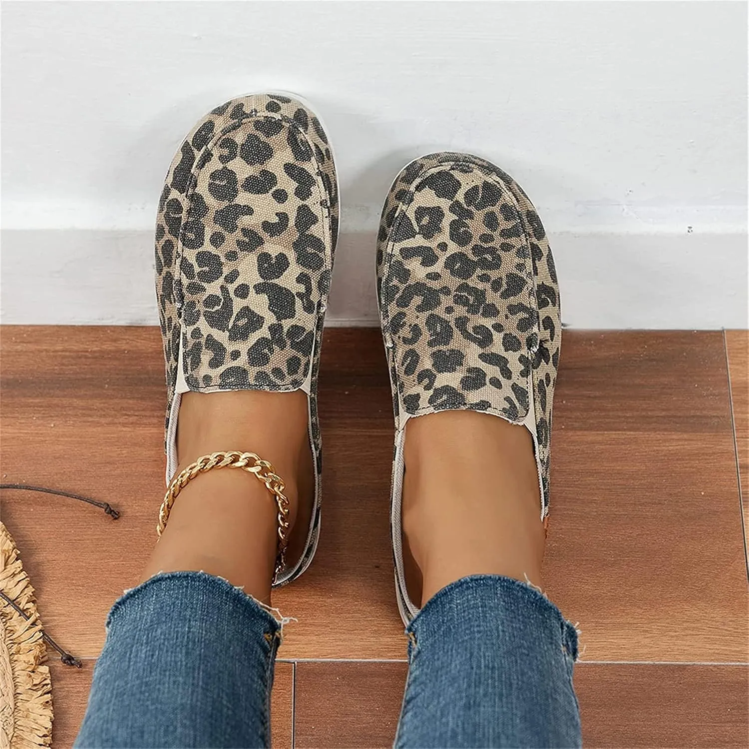 DOIX Women's Garden Clogs Shoes Slip on Canvas Slippers Backless Flat Sandals Lightweight Closed Toe Summer Casual Comfy Walking Loafer Shoes,Leopard Print,US9/EU40