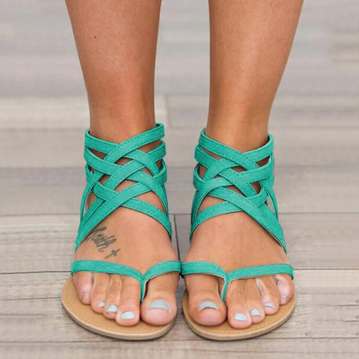 Dressy Flat Sandals for Women Criss Cross Flip Flops Anti-Slip Gladiator Solid Color Beach Falt Flat Sandals Women