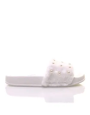Mules blanches en fausse fourrure