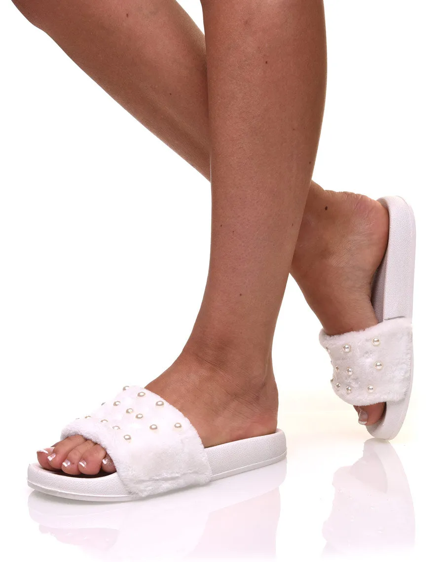 Mules blanches en fausse fourrure