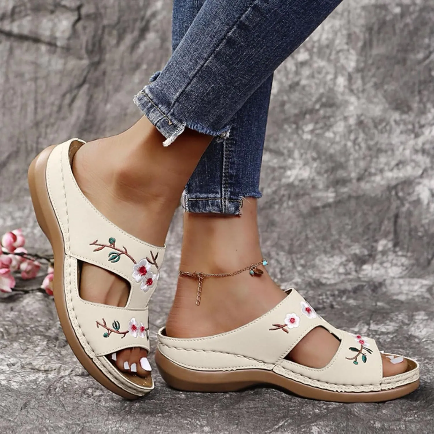 Summer Ladies Fashion Wedge Heel Embroidery Flower Sandals Women's Sandals Women's Shoes Bling Sandals Node Flip Flops