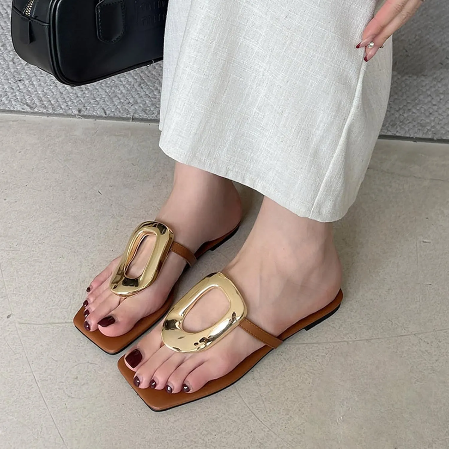 Womens Flat Sandals Summer Square Toe Thong Sandals Beach Comfort Open Toe Slipper Slip on Flat with Metal Decoration