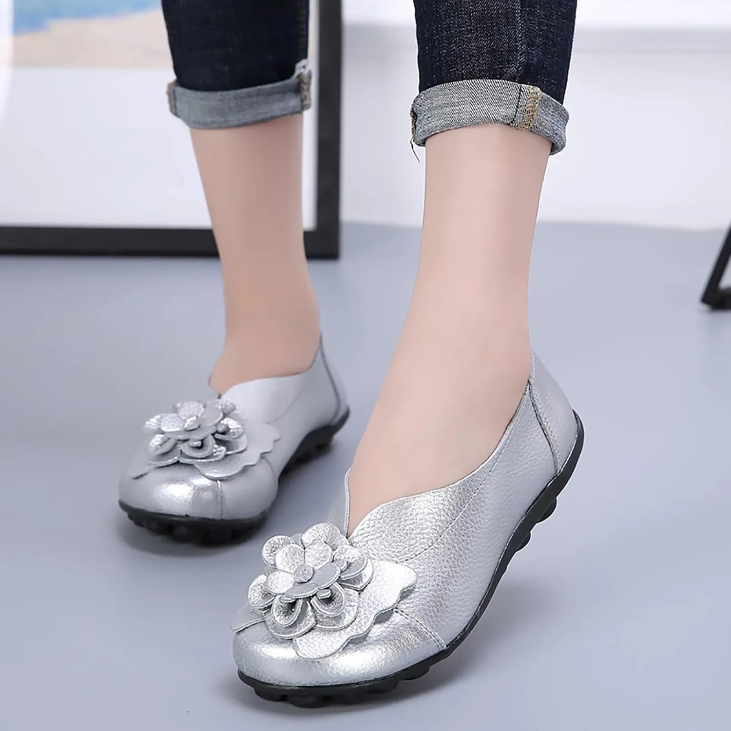 Women's Leather Slip On Loafers Vintage Cute Bow Flower Comfy Non-Slip Softsole Walking Casual Pumps Work Flats Shoes Driving Office Flowers Round Toe Soft Bottom Lightweight Nurse Loafers
