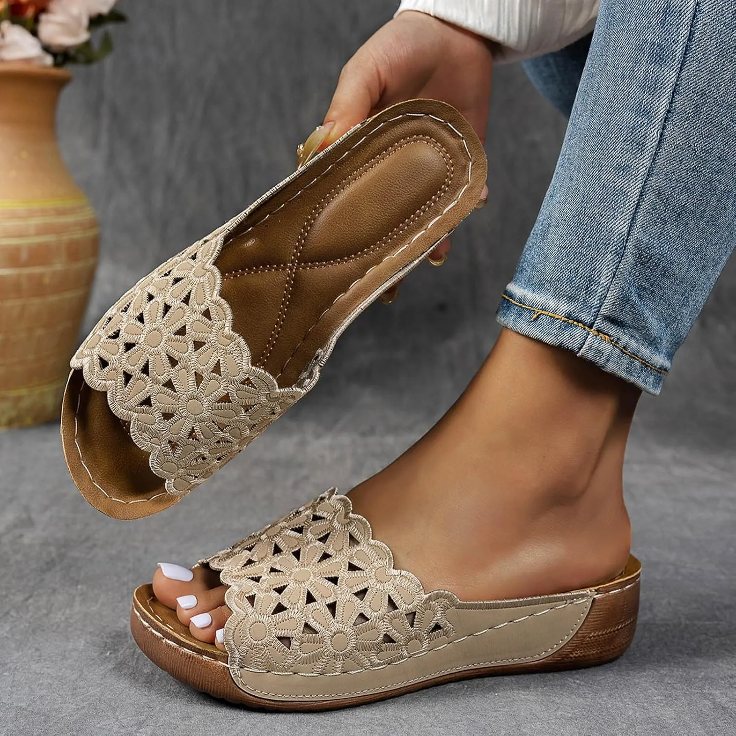 Womens Sandals Hollow Out Flower Slippers Lightweight Arch Support Platform Wedge Sandals Slip on Sandal 2025 Summer Casual Shoes