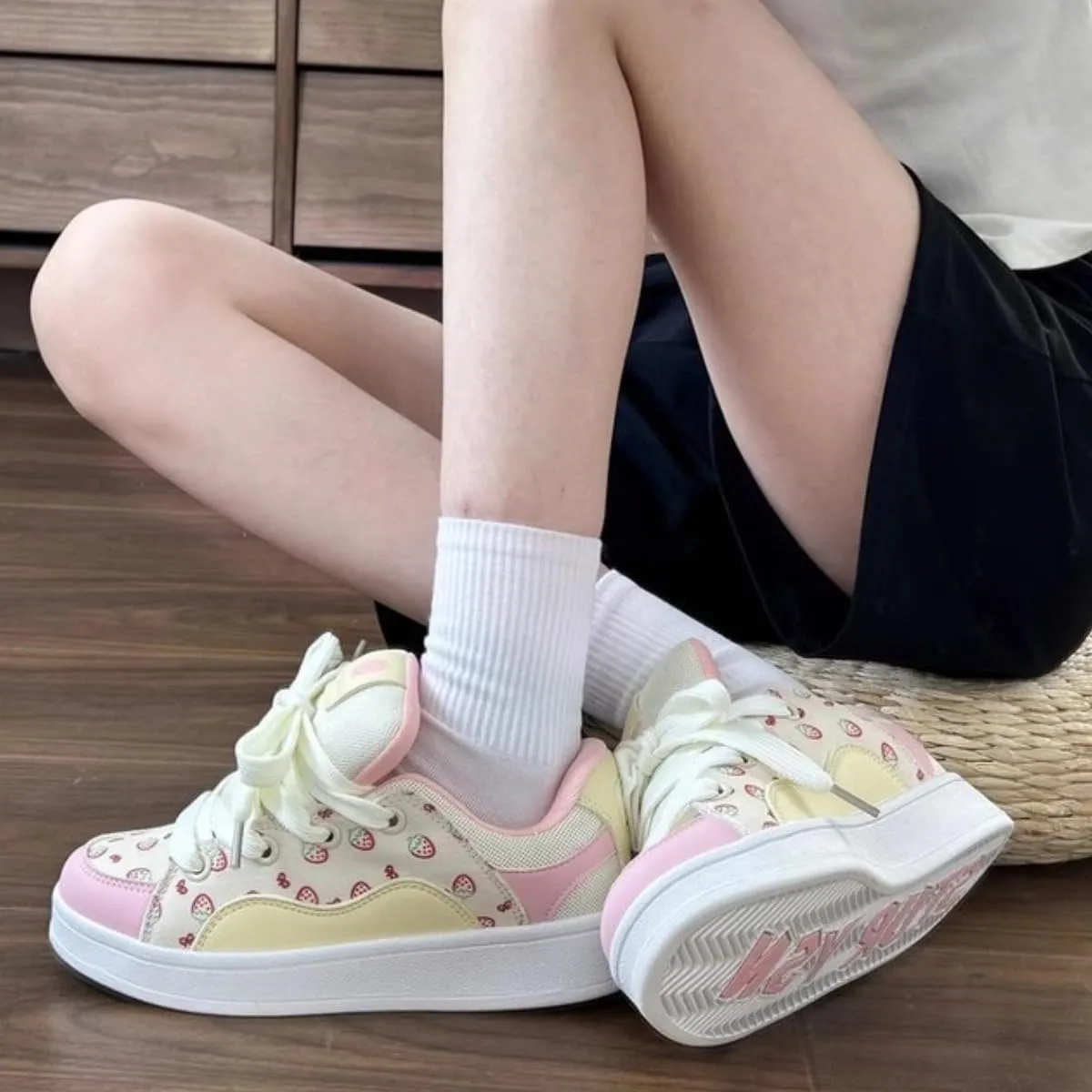 Y2K Shoes Walking Sneakers for Women Kawaii Strawberry Chunky Platform Shoes Aesthetic Laces Up Streetwear Fit Well
