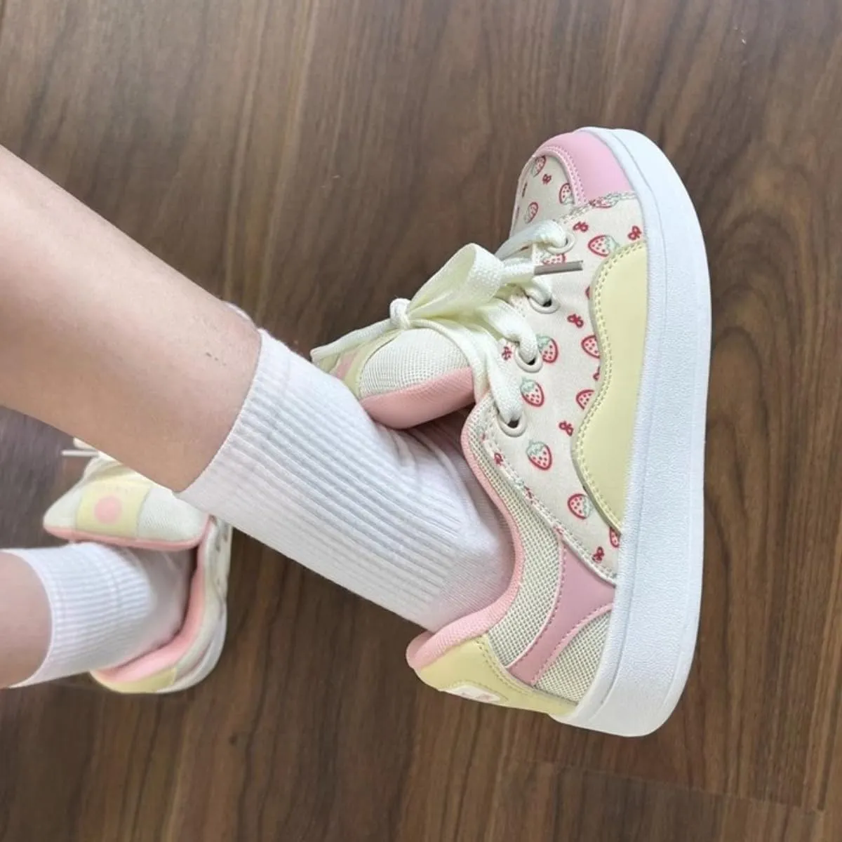 Y2K Shoes Walking Sneakers for Women Kawaii Strawberry Chunky Platform Shoes Aesthetic Laces Up Streetwear Fit Well