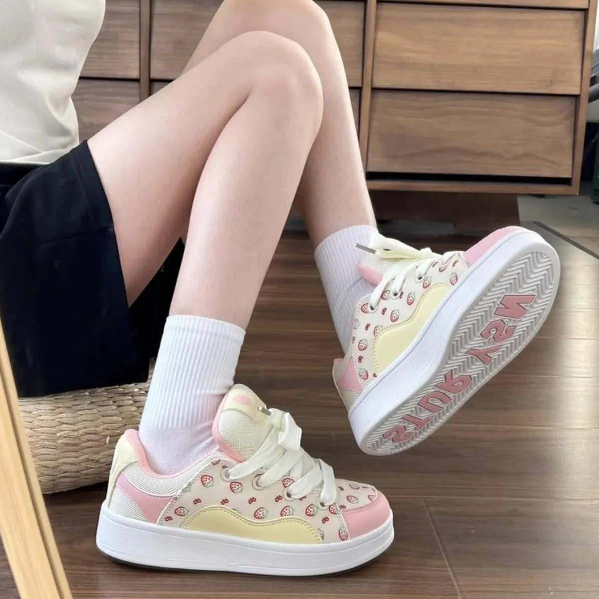 Y2K Shoes Walking Sneakers for Women Kawaii Strawberry Chunky Platform Shoes Aesthetic Laces Up Streetwear Fit Well