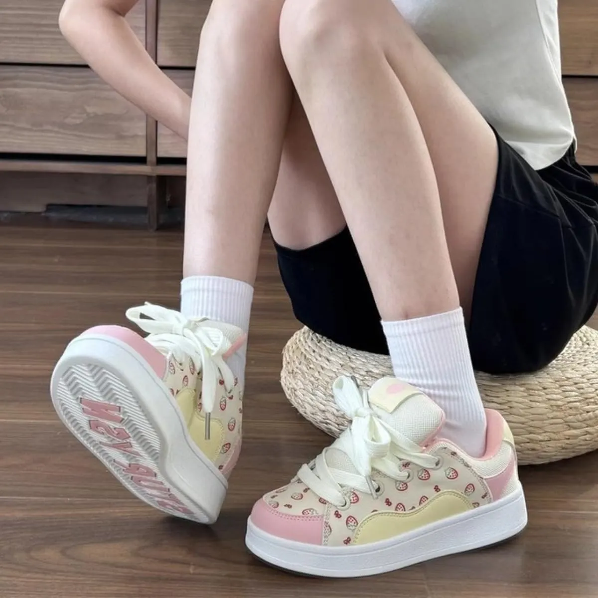 Y2K Shoes Walking Sneakers for Women Kawaii Strawberry Chunky Platform Shoes Aesthetic Laces Up Streetwear Fit Well